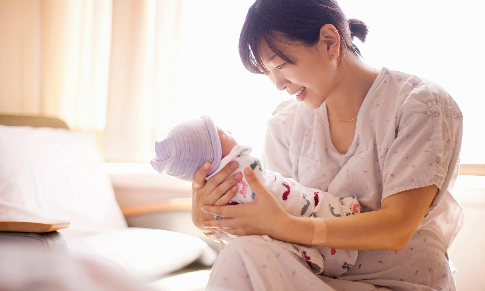 點(diǎn)亮新生兒的健康生活，月嫂的重要性不可忽視?。ㄔ律┖亲o(hù)新生兒成長(zhǎng)）